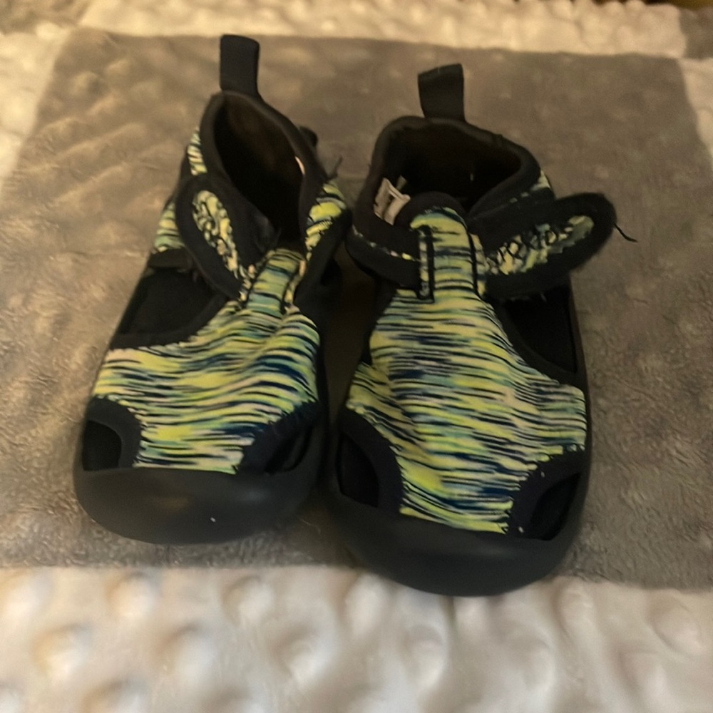 Toddler size 5 watershoes